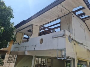 รื้อถอนบ้าน