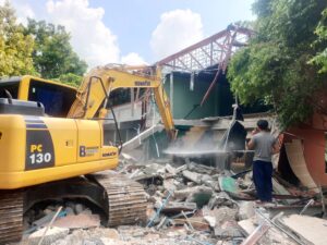 รื้อถอน