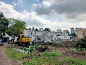 รื้อถอน